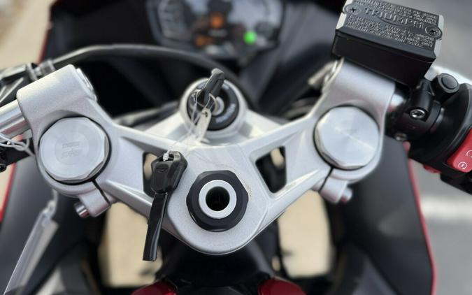 2025 Triumph Daytona 660 Carnival Red / Sapphire Black
