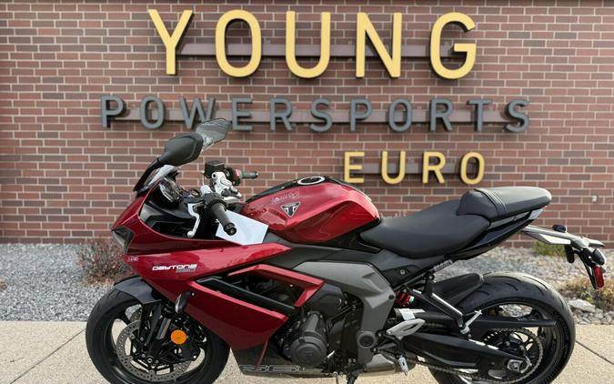 2025 Triumph Daytona 660 Carnival Red / Sapphire Black