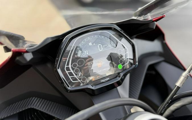 2025 Triumph Daytona 660 Carnival Red / Sapphire Black