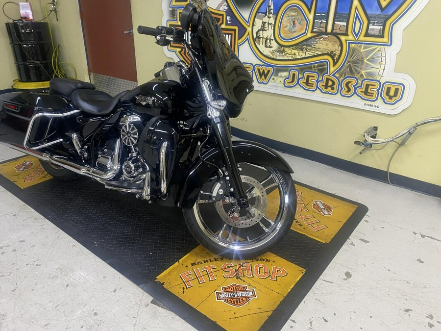 2017 Harley-Davidson Street Glide Special Vivid Black