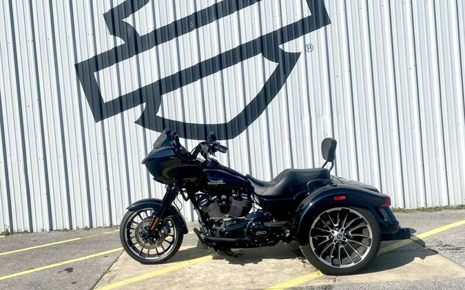 2023 Harley-Davidson Road Glide 3 Vivid Black - Black Finish