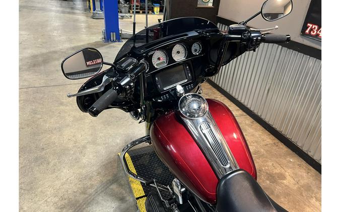 2016 Harley-Davidson® FLHXS