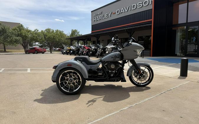 2026 Harley-Davidson® Road Glide 3 Dark Billiard Gray