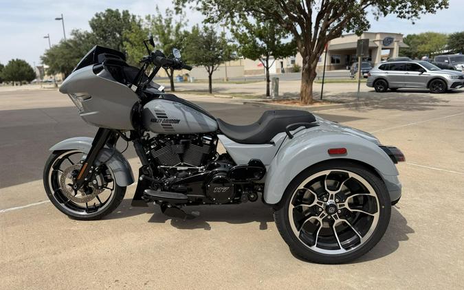 2026 Harley-Davidson® Road Glide 3 Dark Billiard Gray