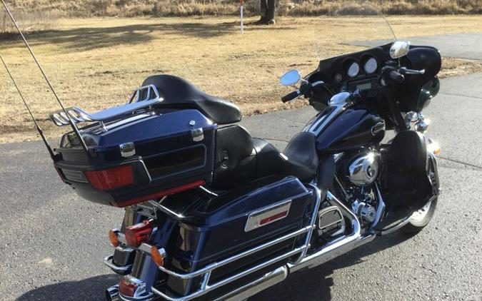 2013 Harley-Davidson® Ultra Classic® Electra Glide® BIG BLUE/V BLK W/ PINSTRIPE