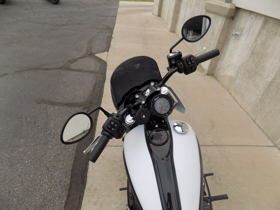 2024 Indian Motorcycle® Sport Chief Ghost White Metallic Smoke
