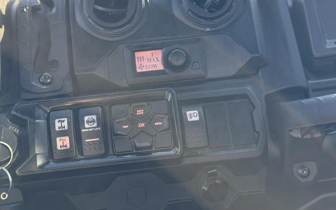 2023 Can-Am Defender Limited HD10