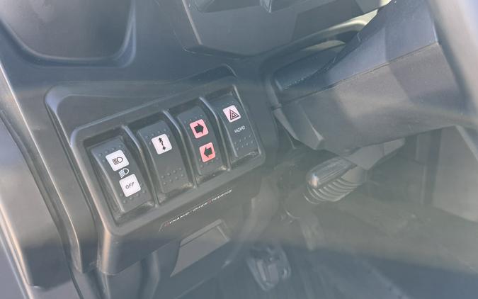 2023 Can-Am Defender Limited HD10