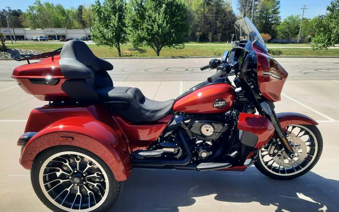2026 Harley-Davidson® Street Glide 3 Limited Brilliant Red Black Trim