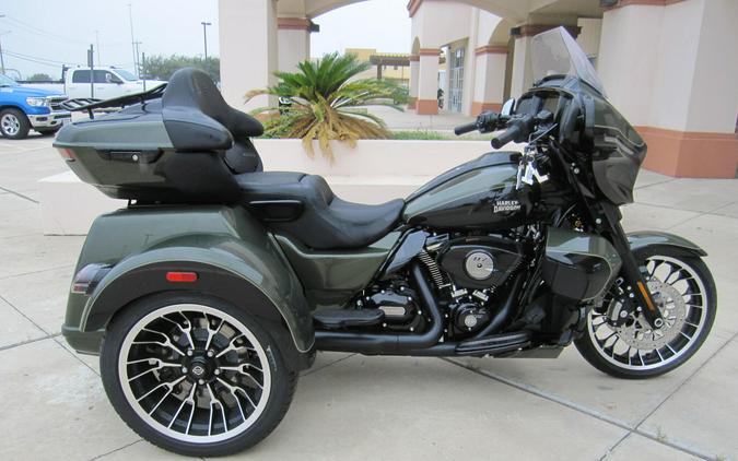 2026 Harley-Davidson Street Glide 3 Limited OLIV STL MTL/BLK W/ PINSTRI