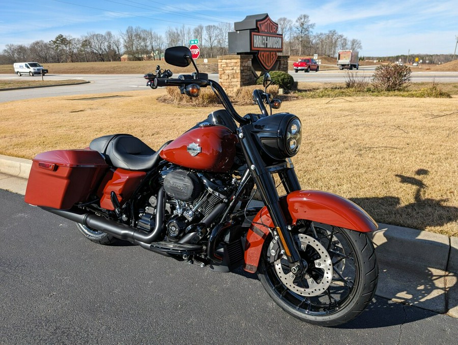 2024 Harley-Davidson Road King Special Red Rock