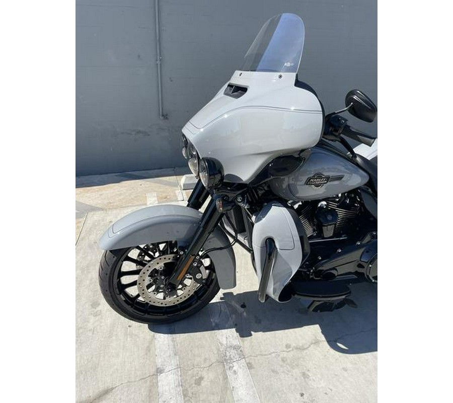 2025 Harley-Davidson® FLHTCUTG - Tri Glide® Ultra