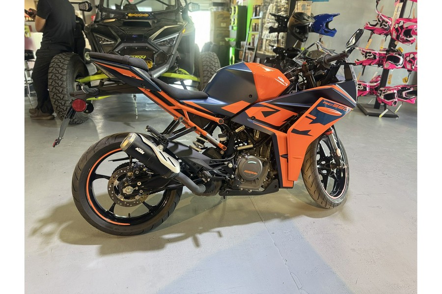 2023 KTM RC390