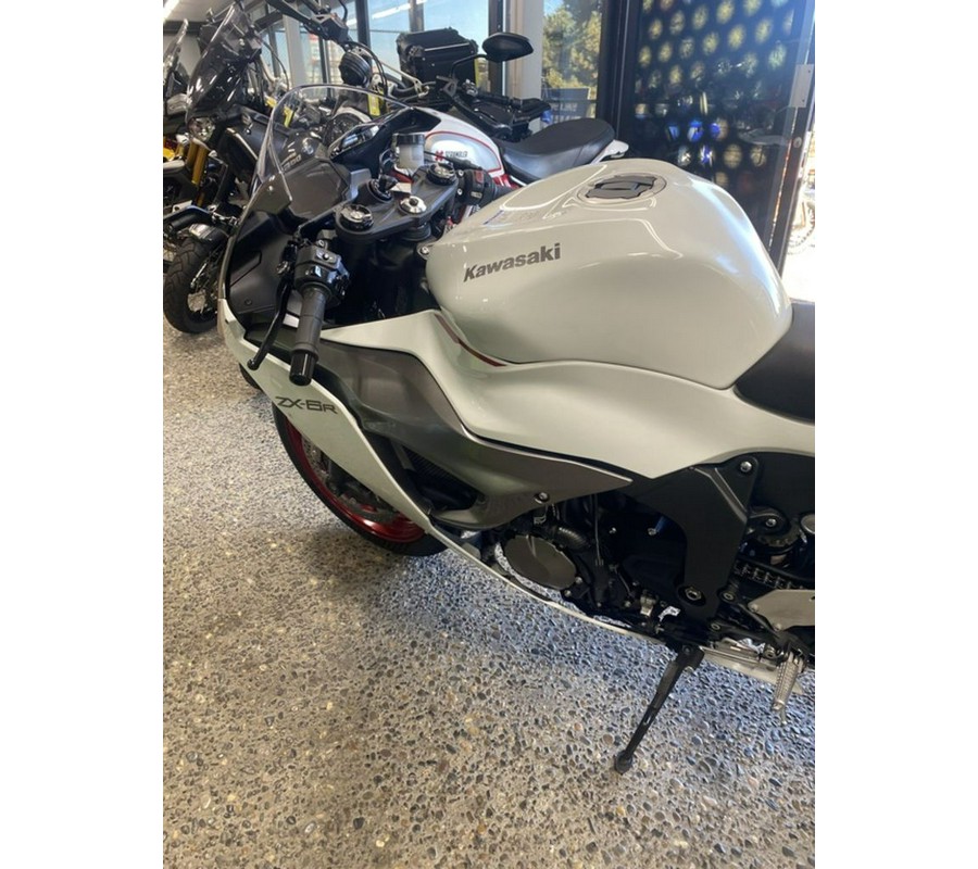 2024 Kawasaki Ninja® ZXT-6R Base