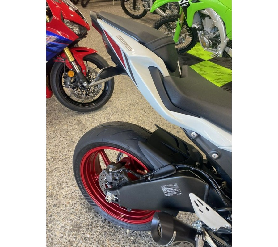 2024 Kawasaki Ninja® ZXT-6R Base