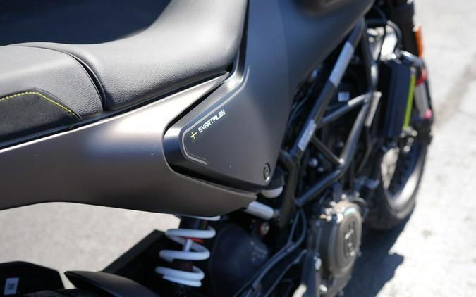 2023 Husqvarna® Svartpilen 401