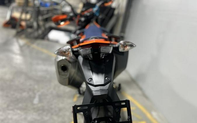 2024 KTM 690 SMC R