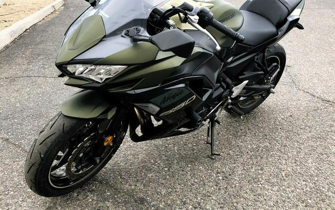 2024 Kawasaki Ninja® 650 ABS Metallic Covert Green/Metallic Spark Black