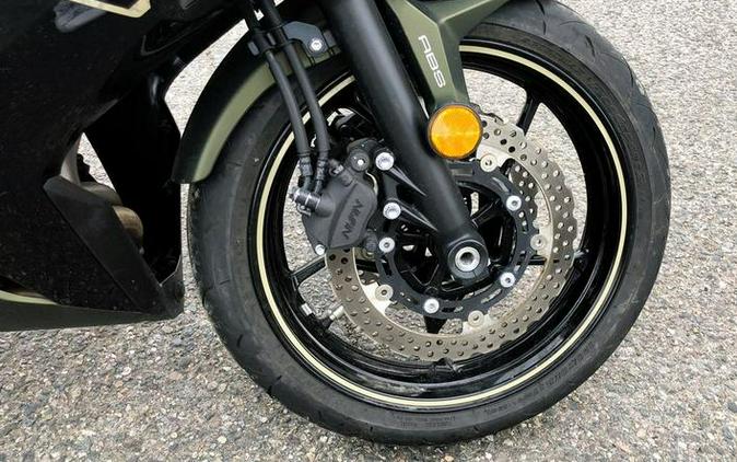 2024 Kawasaki Ninja® 650 ABS Metallic Covert Green/Metallic Spark Black