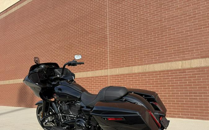 2025 Harley-Davidson® Road Glide® Midnight Firestorm - Black Finish