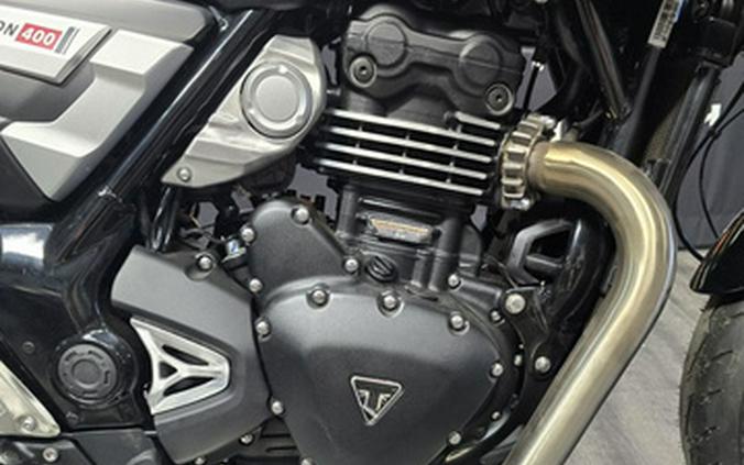 2026 Triumph Thruxton 400 Pearl Metallic White / Storm Grey 400
