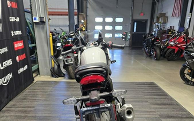 2026 Triumph Thruxton 400 Pearl Metallic White / Storm Grey 400