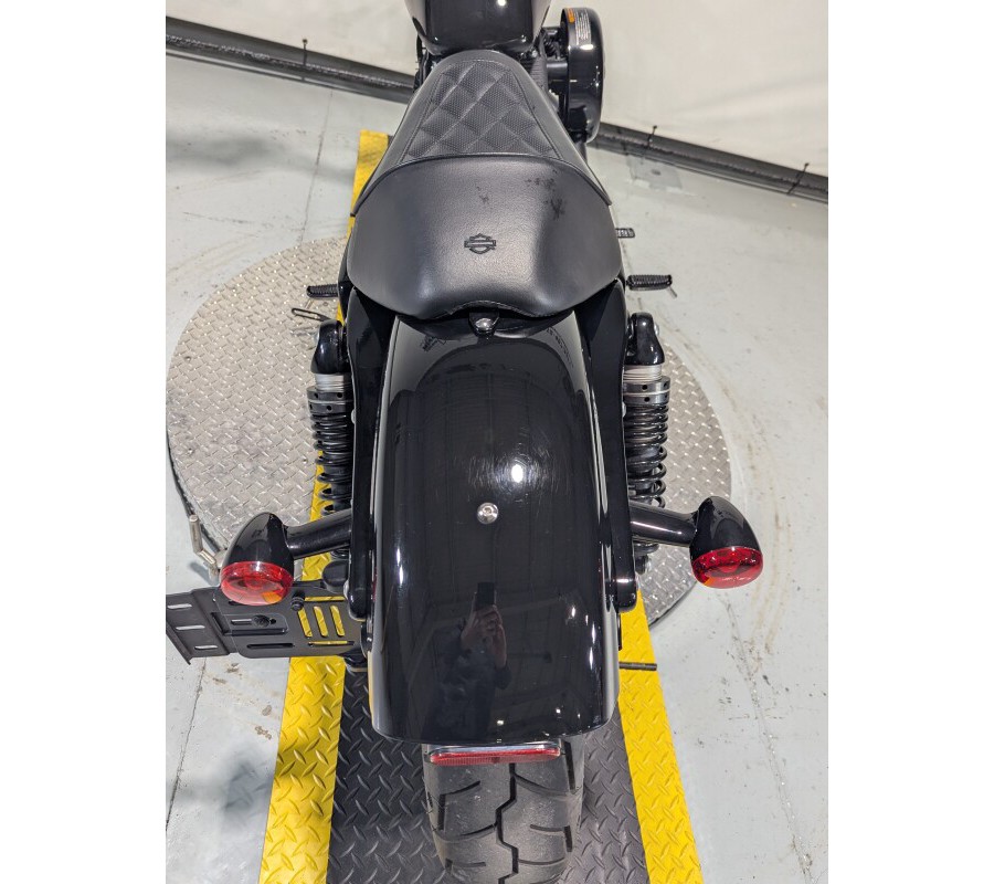 2020 Harley-Davidson® Iron 1200™ Vivid Black