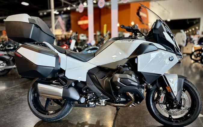 2026 BMW Motorrad R 1300 RT Alpine White 3