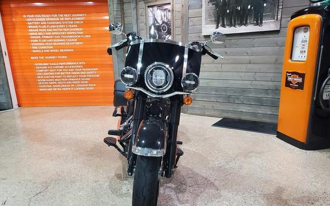 2018 Harley-Davidson® FLHCS - Softail® Heritage Classic 114