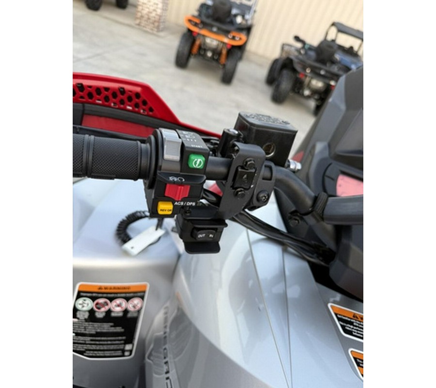 2026 Can-Am Renegade X mr 1000 R Hyper Silver & Legion Red