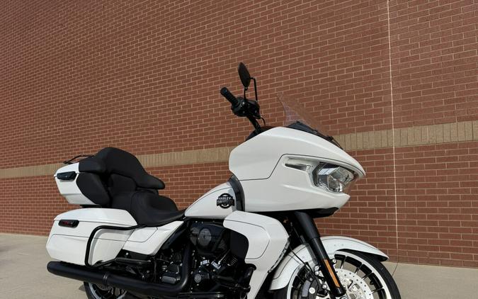 2026 Harley-Davidson® Road Glide Limited White Onyx Pearl Black Trim