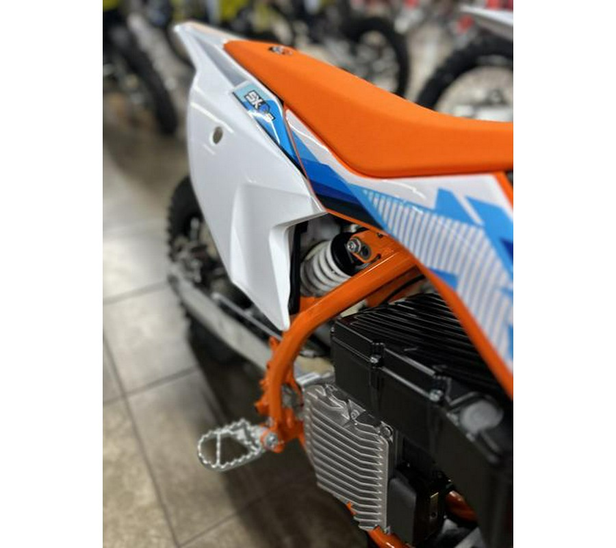 2024 KTM SX-E 3