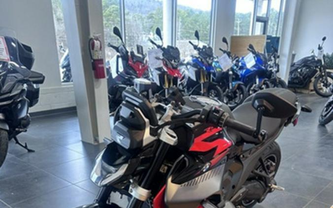2026 BMW R 1300 R Exclusive