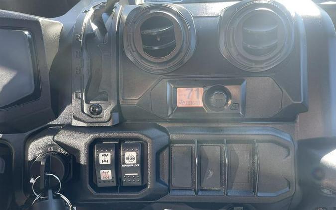 2026 Can-Am® Defender MAX DPS CAB HD10