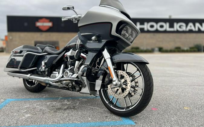 2019 Harley-Davidson® CVO™ Road Glide® LNGSLVR/CHRDSTL W/PINSTRIPE