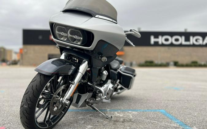 2019 Harley-Davidson® CVO™ Road Glide® LNGSLVR/CHRDSTL W/PINSTRIPE