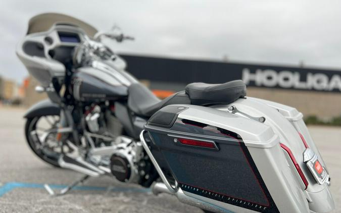 2019 Harley-Davidson® CVO™ Road Glide® LNGSLVR/CHRDSTL W/PINSTRIPE