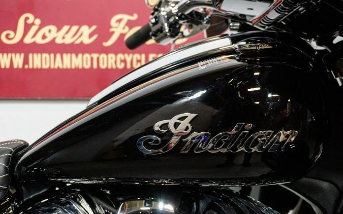 2023 Indian Motorcycle® Roadmaster® Black Metallic