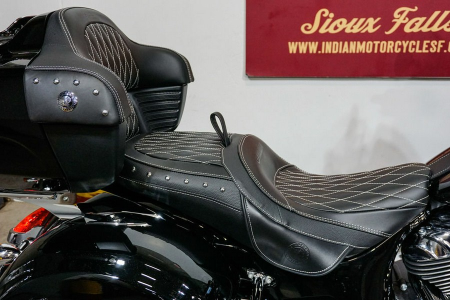 2023 Indian Motorcycle® Roadmaster® Black Metallic