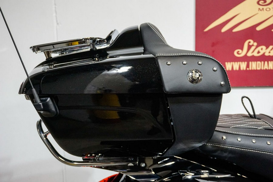 2023 Indian Motorcycle® Roadmaster® Black Metallic