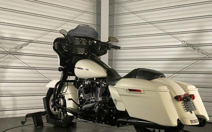 2018 Harley-Davidson® FLHXS - Street Glide® Special