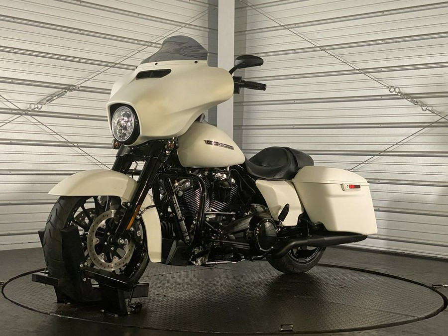 2018 Harley-Davidson® FLHXS - Street Glide® Special