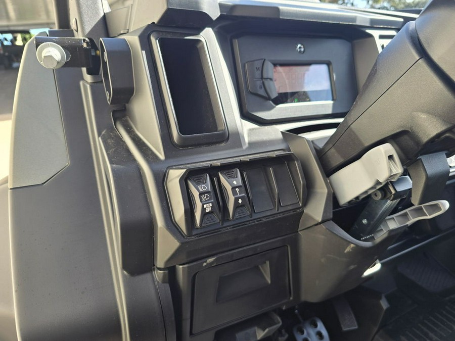 2026 Can-Am Defender X mr with Half Doors HD11