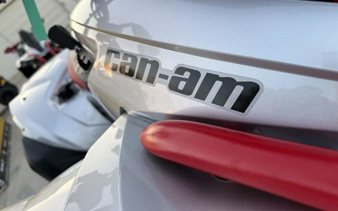 2026 Can-Am Renegade X mr 1000 R Hyper Silver & Legion Red