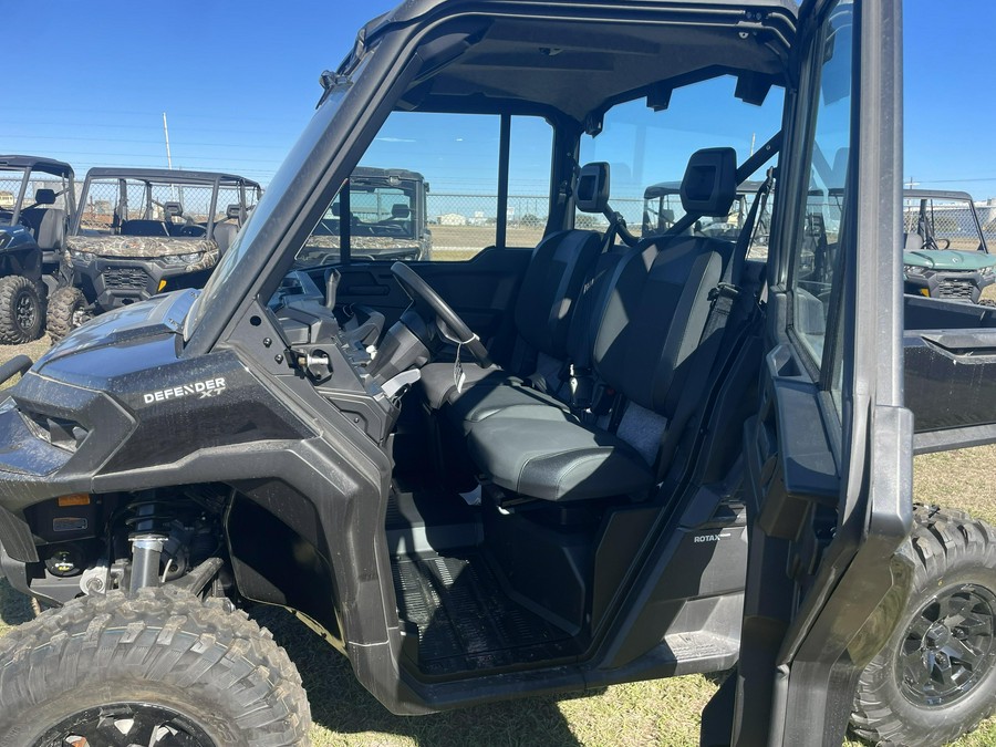 2026 Can-Am Defender XT CAB HD11