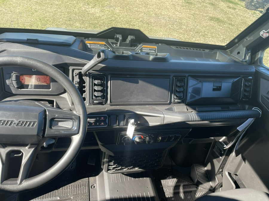 2026 Can-Am Defender XT CAB HD11