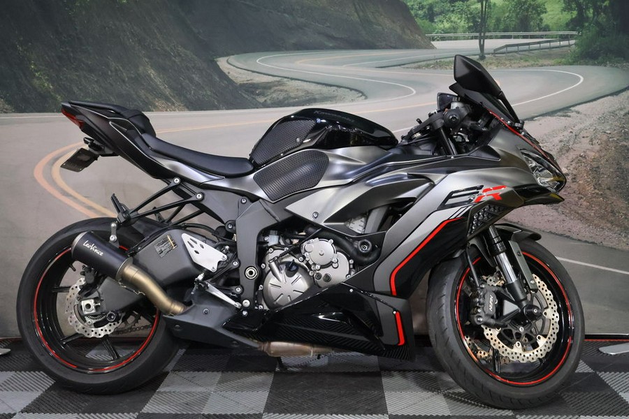 2023 Kawasaki Ninja® ZX™-6R Metallic Matte Graphenesteel Gray/Diablo Black