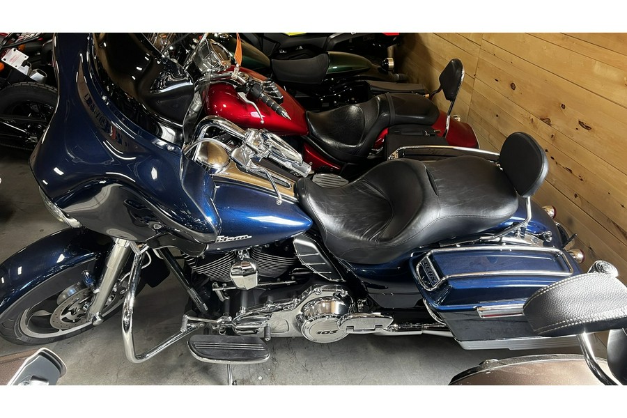 2012 Harley-Davidson® Street Glide Base