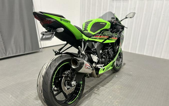 2024 Kawasaki Ninja ZX-6R ABS Pearl Robotic White/Metallic Gra