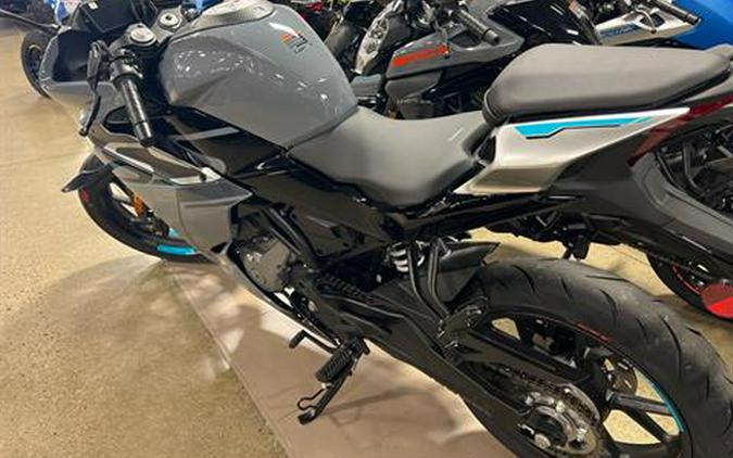 2023 CFMOTO 300SS